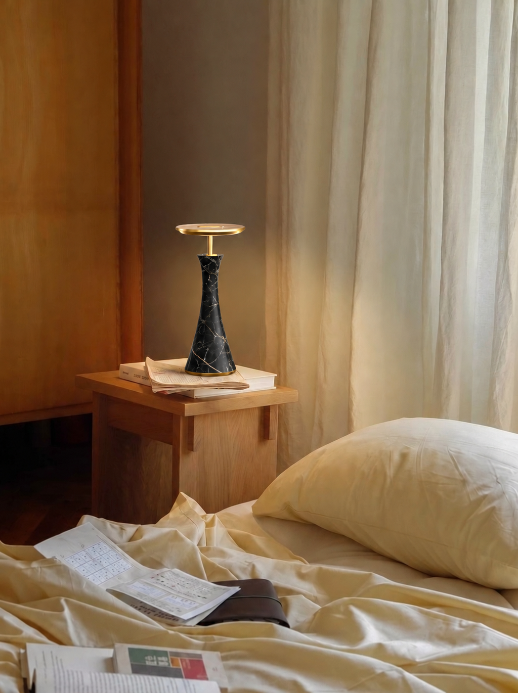 Vittorio Lamp | Black & Gold — product view 3