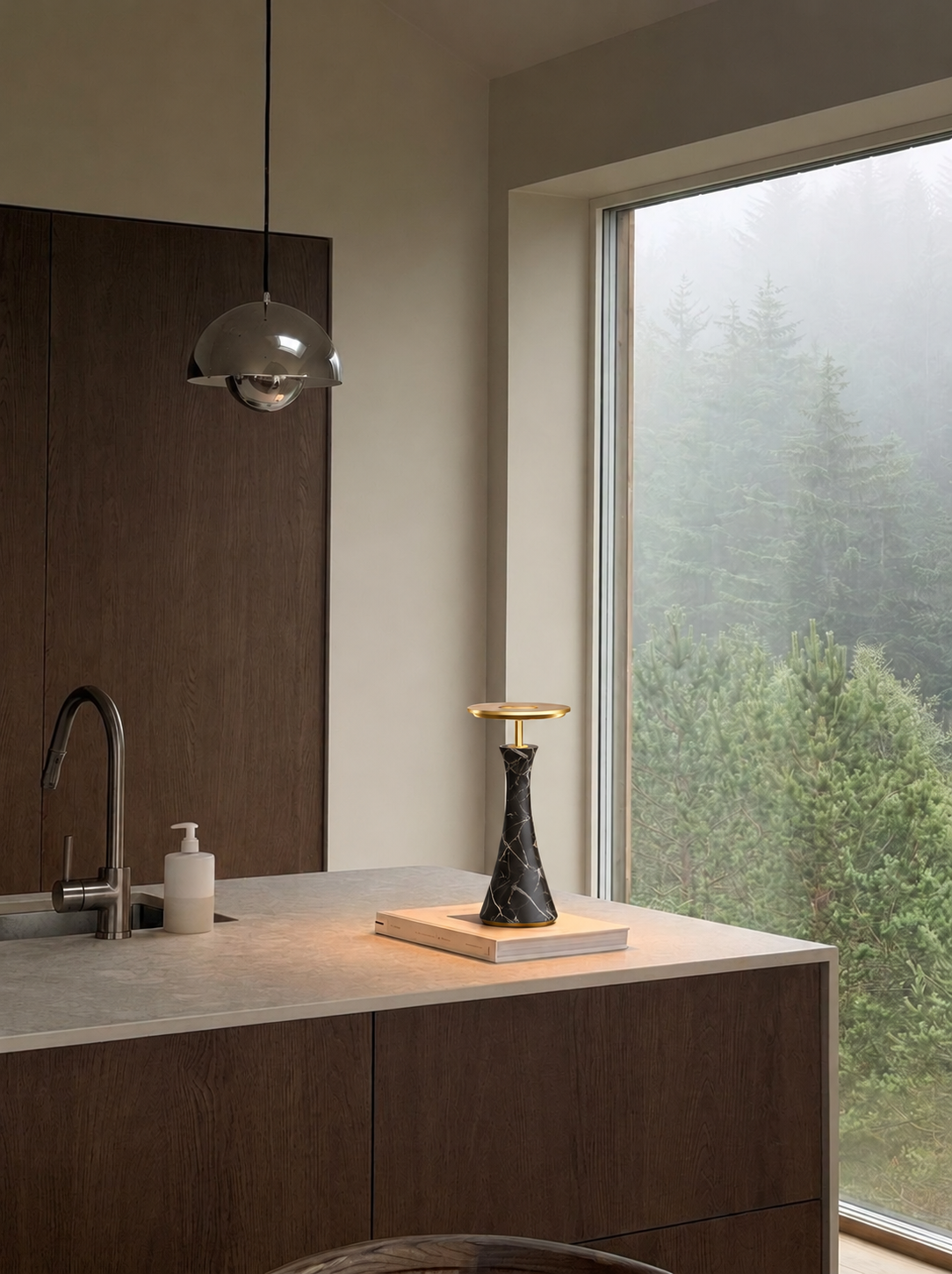 Vittorio Lamp | Black & Gold — product view 4